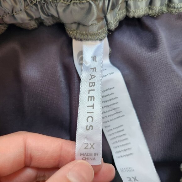 NWT Fabletics Vegan Leather Shorts Green Elastic Pull-On Waist Women's 2X - Picture 8 of 9